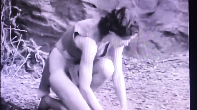 Выскользнула киска в фильме (Tarzan)