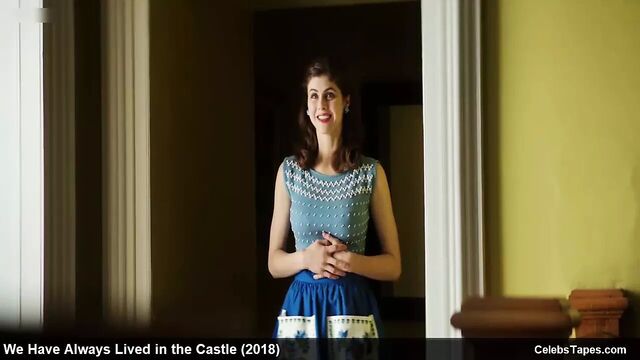 Alexandra Daddario и Taissa Farmiga, сексуальные сцены из фильма