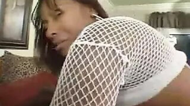 Cherokee D Ass - кримпаи с черной круглой жопой