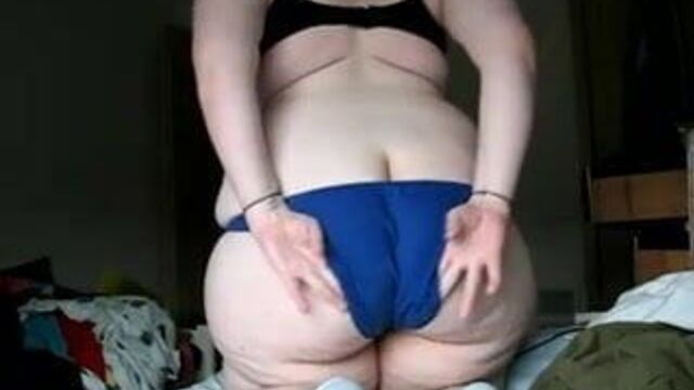 Yelskebbww: трется