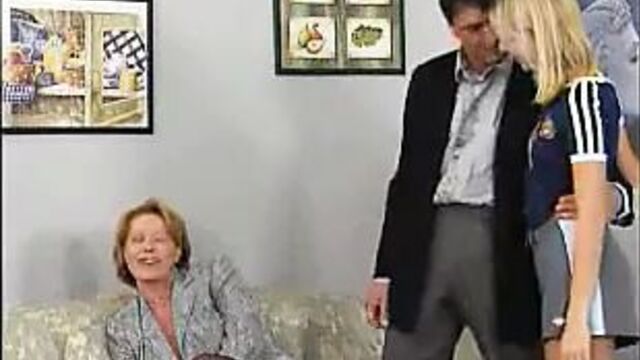 Отец прибывает после траха!