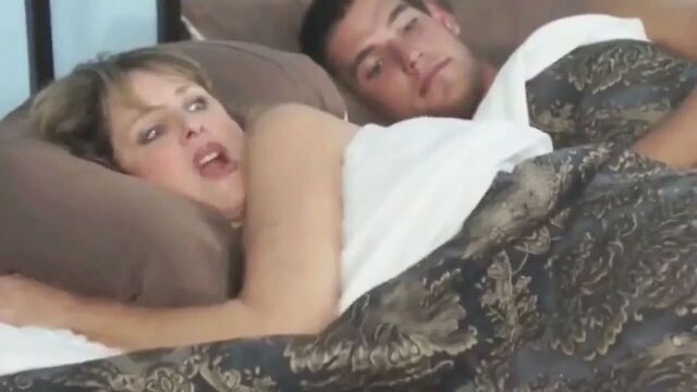 В постели с мачехой