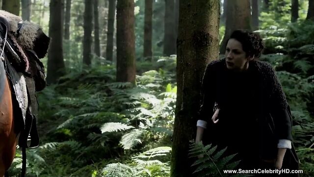 Laura Donnelly обнаженная - Outlander S01E14