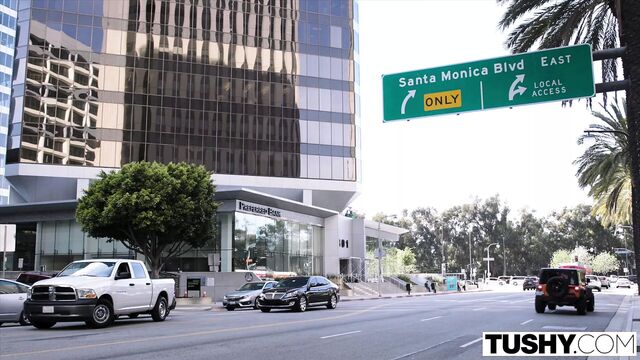 TUSHY блондинка-бомба хотела, чтобы ее профессор зиял