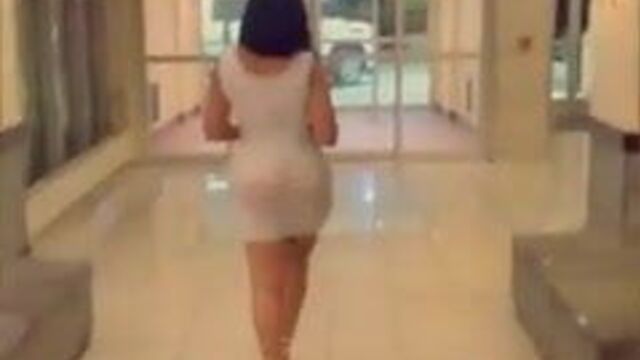 Плохая сучка, просвечивающееся платье