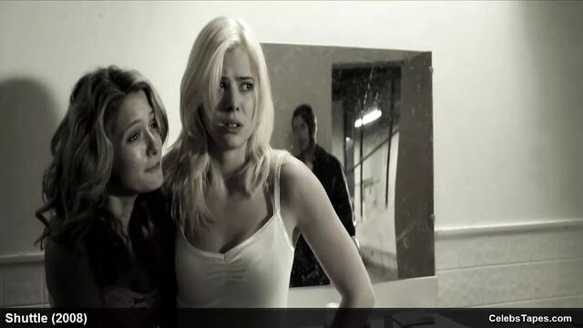 Cameron Goodman, Peyton List раздевается в сексуальном нижнем белье