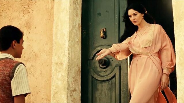 Monica Bellucci в Malena - самые горячие сцены