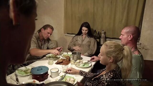 Извращенная семья с рождением