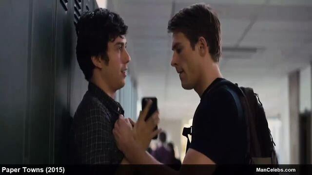 Мужчина-гриффин-фримен знаменитости полностью обнажен в фильме