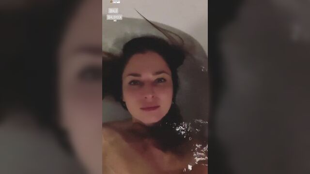 Anna Safroncik hot