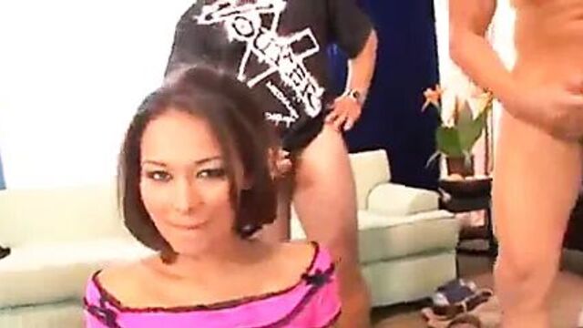 Crissy Moran глотает сперму в гэнгбэнге