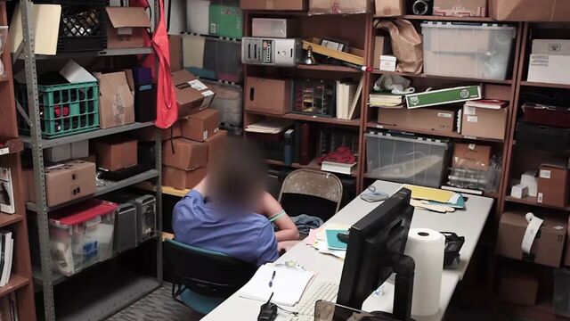 Пухлую тинку Brooke Bliss застукали с кражей из магазина и жестко трахнули