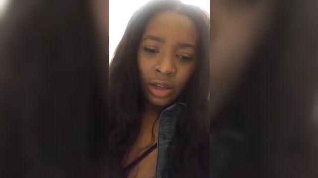 FB Девушки выставили на показ