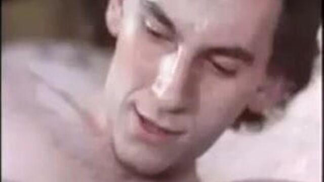 Классическая тетя трахается страпоном