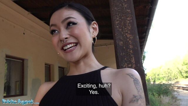 Публичный агент, японская красотка Rae Lil Black трахается за деньги