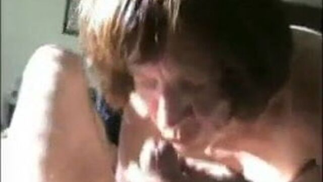 Бабушка жадная до спермы шлюшка