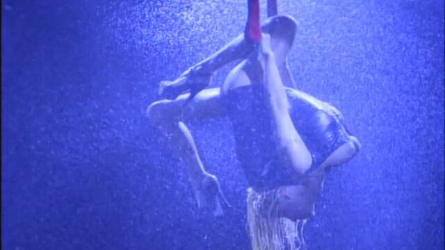 Pamela Anderson Lee - продолжительный стриптиз