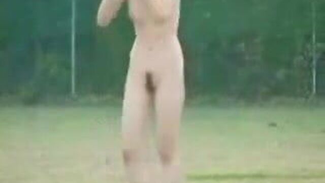 Хорошенькая сексуальная дама, прыгунья в высоту