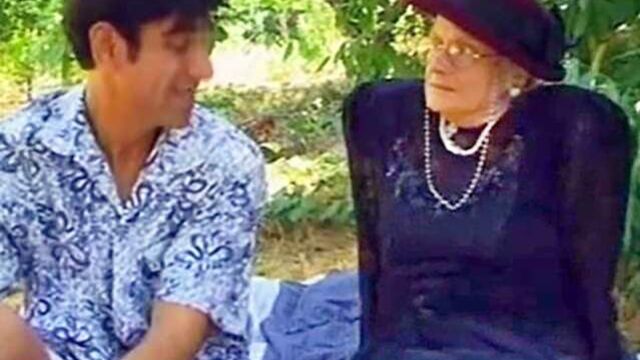 Трахни меня весь день - порно с настоящей бабушкой