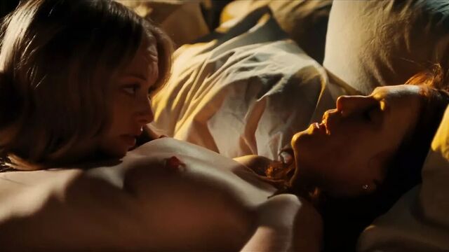 Amanda Seyfried и Julianne Moore - Chloe (2009)