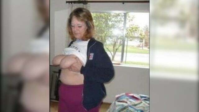 55-летняя подруга занимается анальным сексом с пирожком