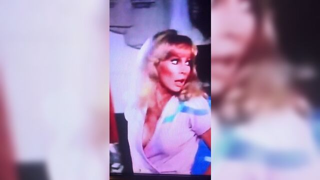 Barbara Edon с боковыми сиськами и соском