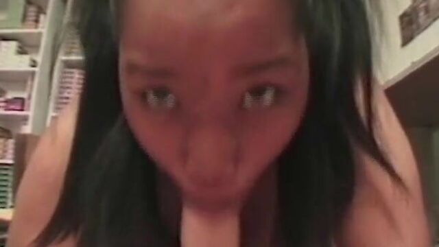 Толстые возбужденные сучки входят в порноиндустрию