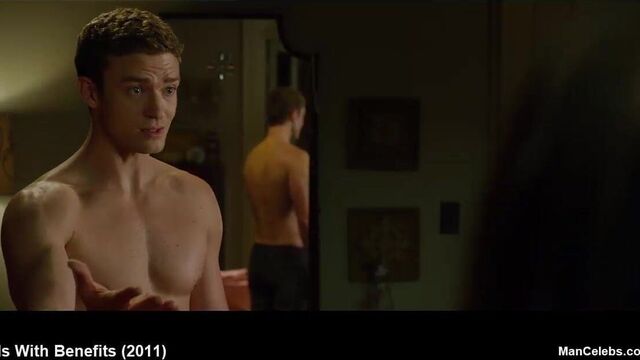 Мужчина-знаменитость Justin Timberlake показывает его тугую жопу во время