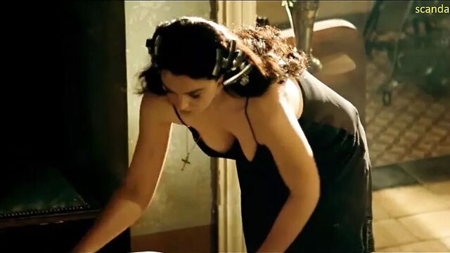 Обнаженные сиськи Monica Bellucci в Malena - scandalplanet.com