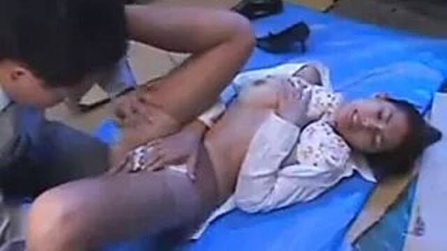 Tiff с охранником (цензура)