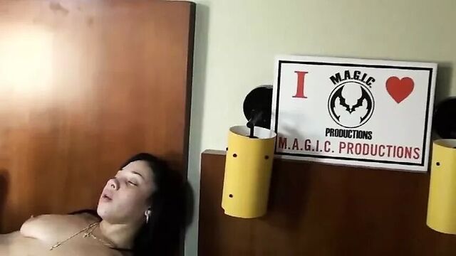 Удачный дилдо: время игр Redd и Ebony