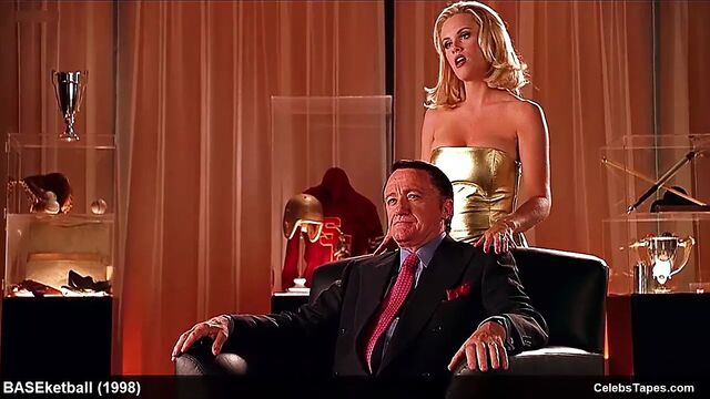 Jenny McCarty и Victoria Silvstedt, топлес и сцена в нижнем белье