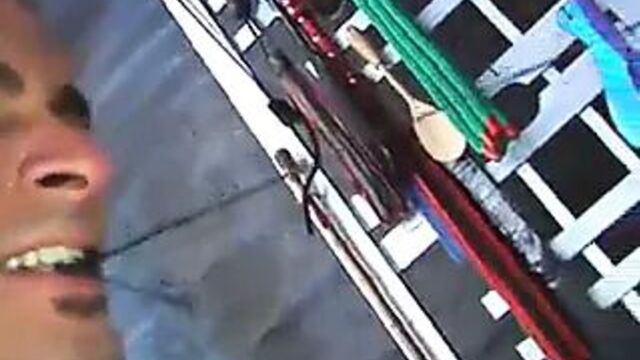 Holly Halston сидит на лице