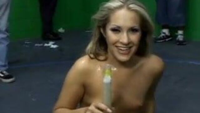 Она глотает 127 порций спермы