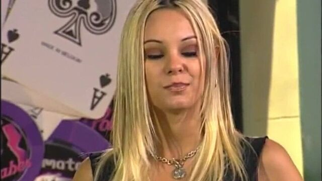 Супер сексуальная бразильская блондинка Carmen Luvana покерный стриптиз