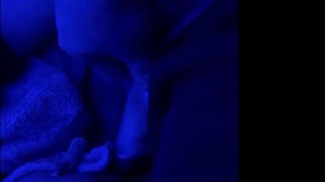 Сперма на лице друга во время ночлега