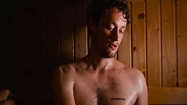 МЖЖ трио застукала за сексом в бассейне полицию (2019)