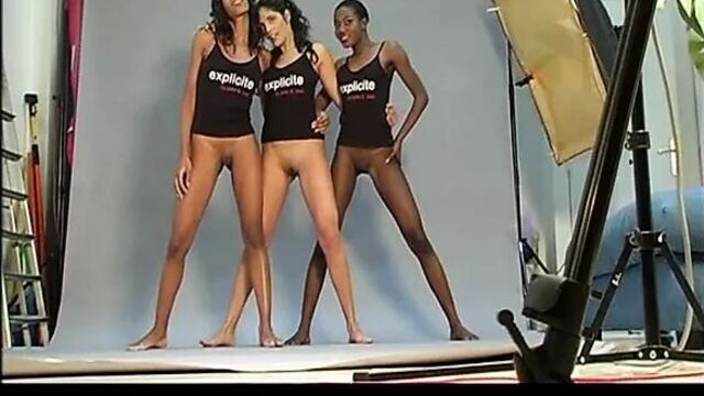 Три коричневых бездонных крошки