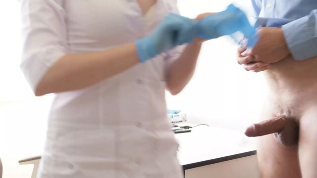 Грудастый доктор доит простату. засунула палец в задницу