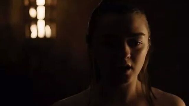 Maisie Williams (Aria Stark), сцена обнаженного секса получила s8 e2