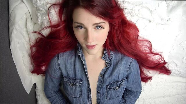 Рыжеволосая красивая агония