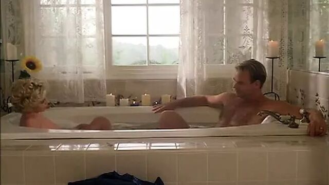 Cinzia Roccaforte и Lisa Comshaw - обнаженная из La Iena