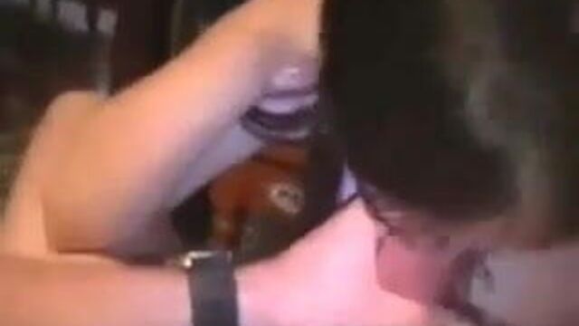 Симпатичная подруга лижет мою задницу, и я кончаю в ее рот