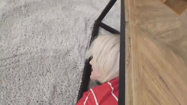 Сексуальная милфа застряла