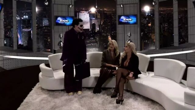 Bridgette B - наряженная продюсерка покорила трех красоток