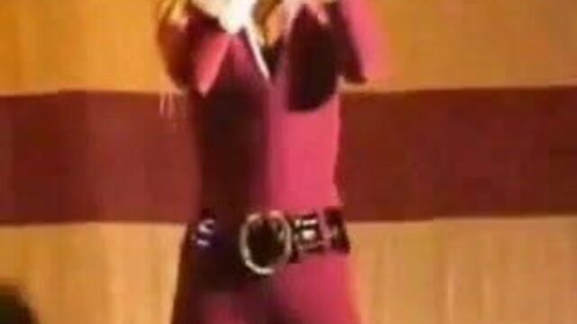 Jessica Simpson - верблюжья лапка