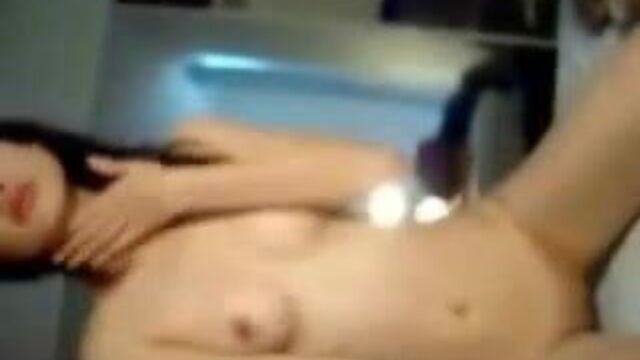 Азиатка в домашнем видео