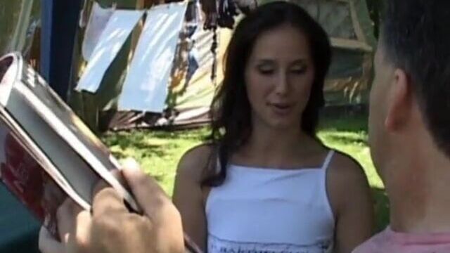 Большой хуй для молодой девушки в кемпинге