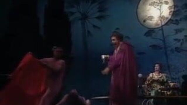 Maria Ewing: волосатая и с маленькими пустыми отвисшими сиськами