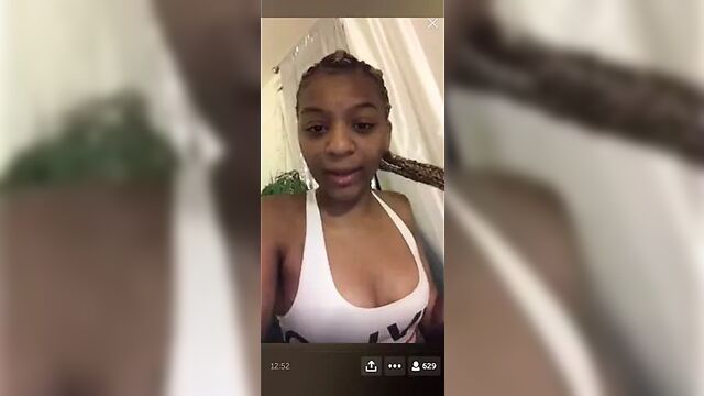 Пыльная черная попка тверкина